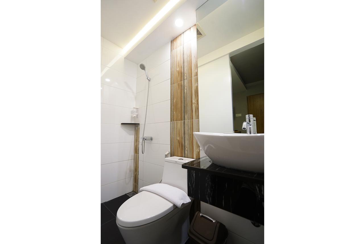 The Lively Hotel Kualanamu Medan Exterior photo