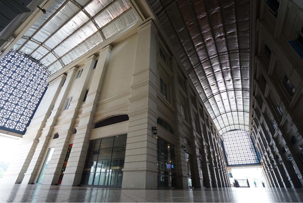 The Lively Hotel Kualanamu Medan Exterior photo