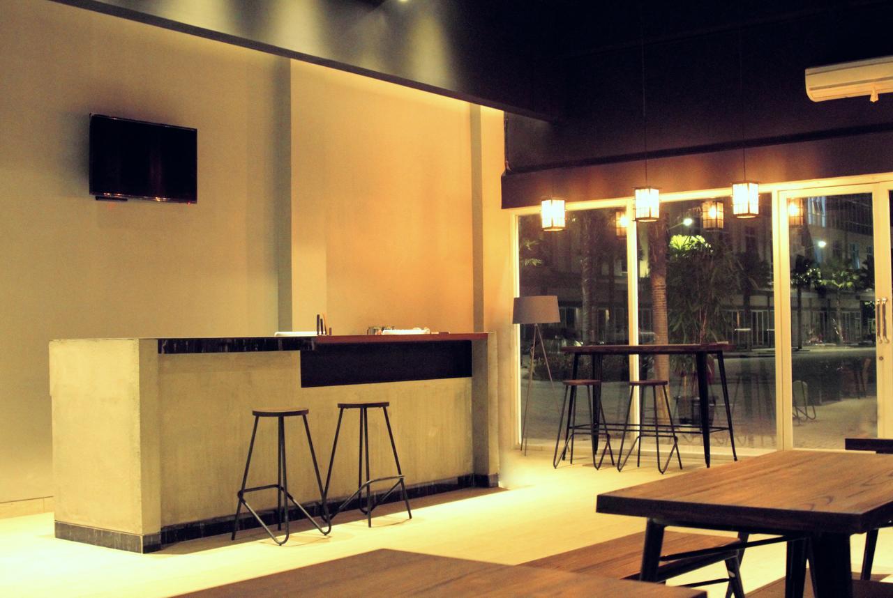 The Lively Hotel Kualanamu Medan Exterior photo