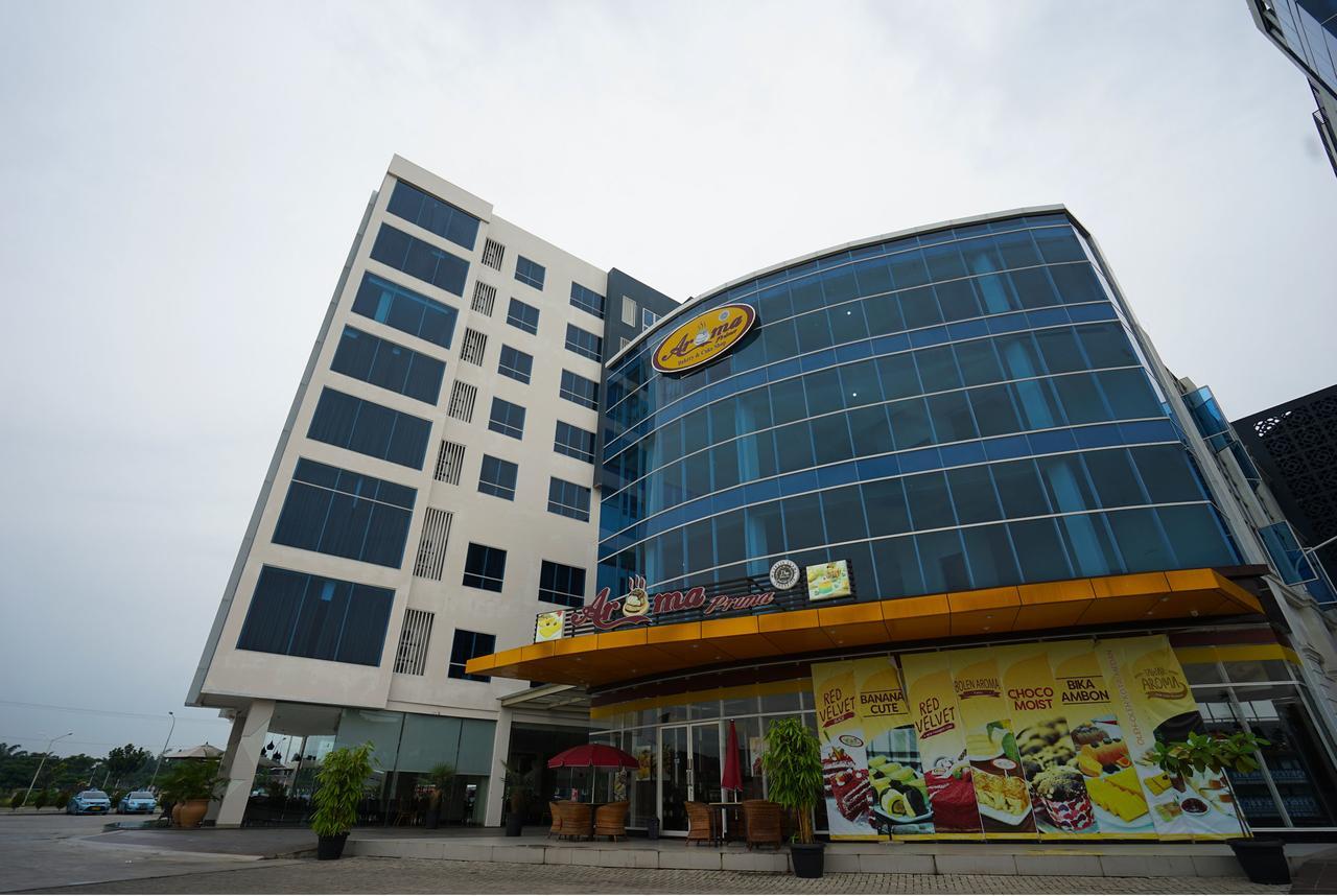 The Lively Hotel Kualanamu Medan Exterior photo