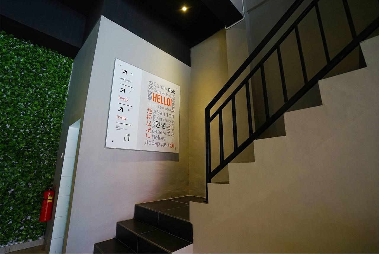 The Lively Hotel Kualanamu Medan Exterior photo